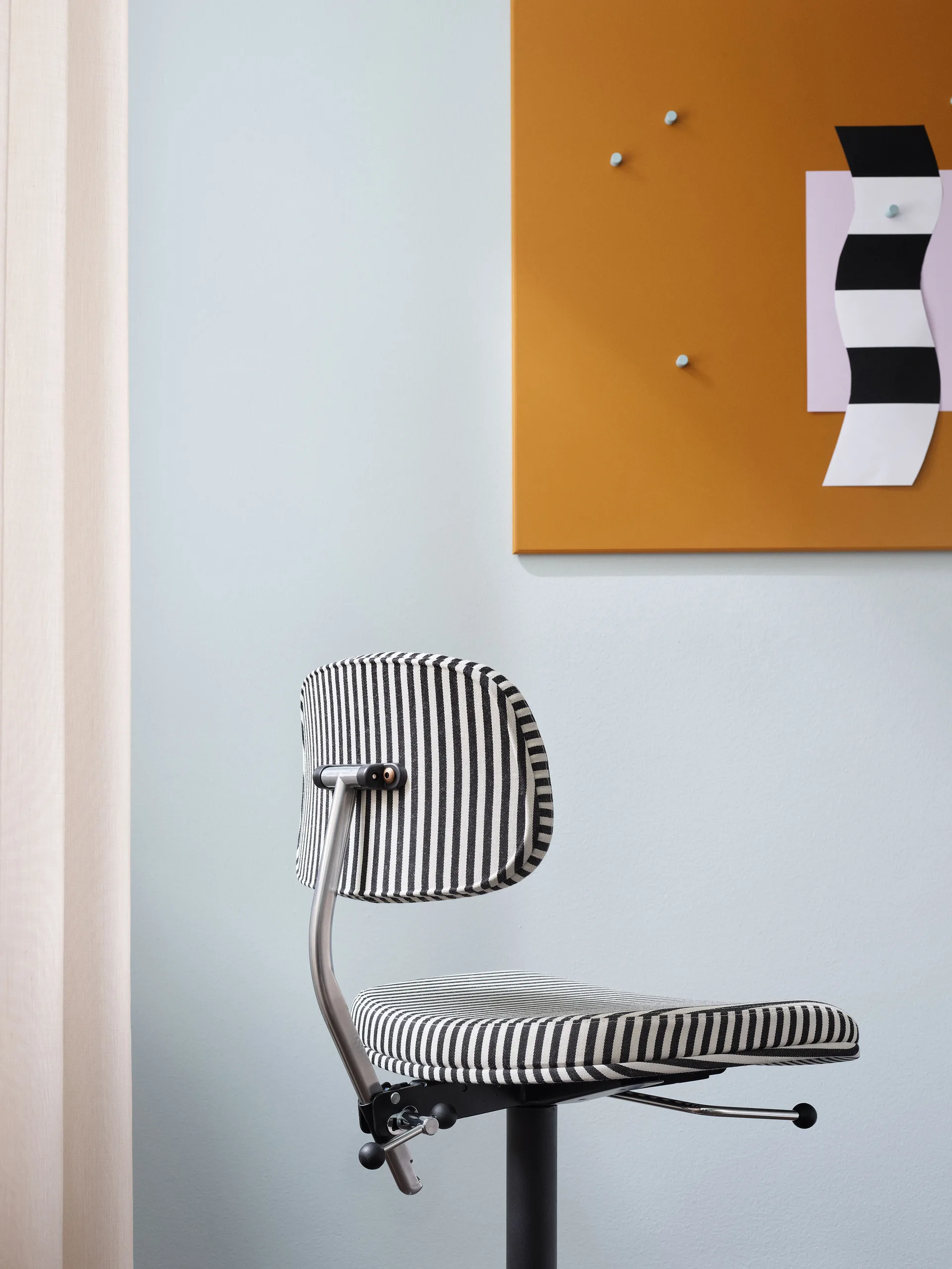Kevi 2534U toimistotuoli, Stripe-aluminium Montana