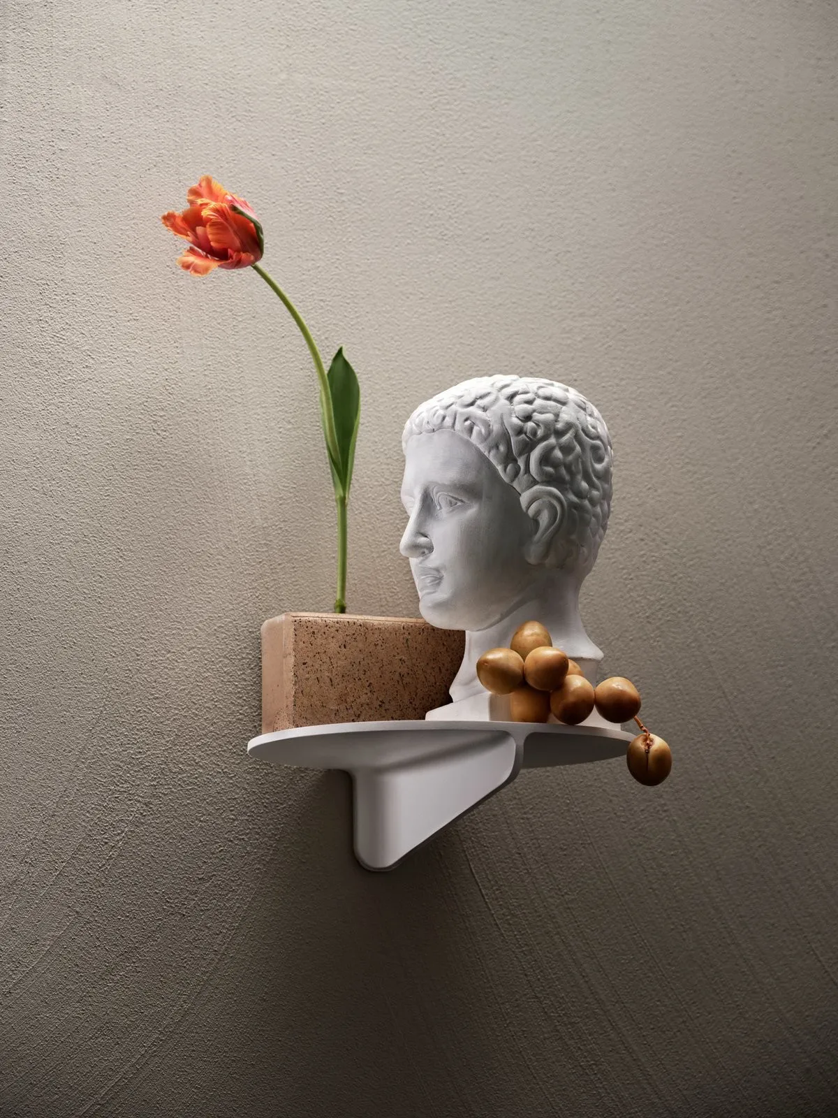 Museum NM&.045 seinähylly, Musta Museum