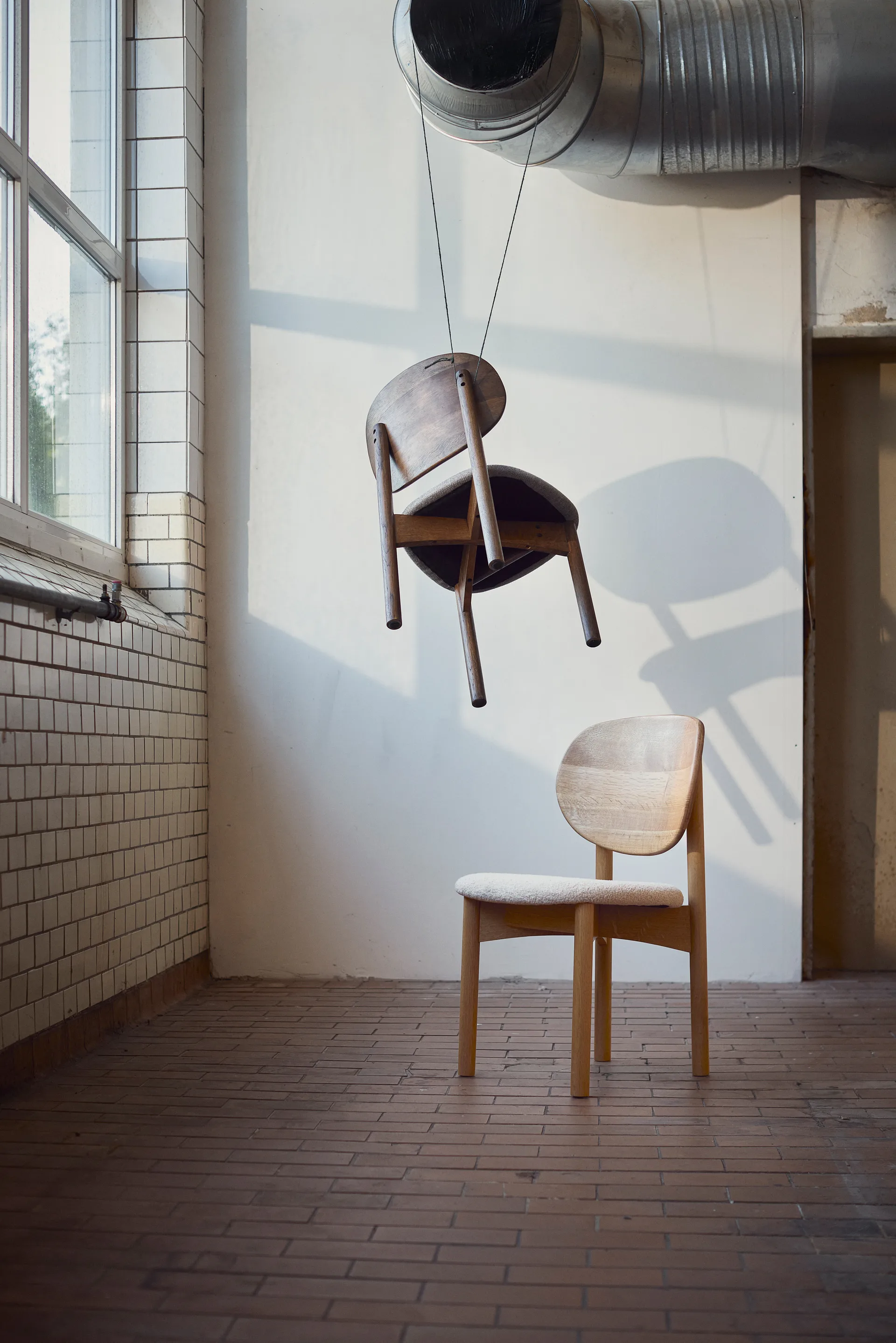 Oka tuoli, Tummaksi öljytty tammi, grey MUUBS