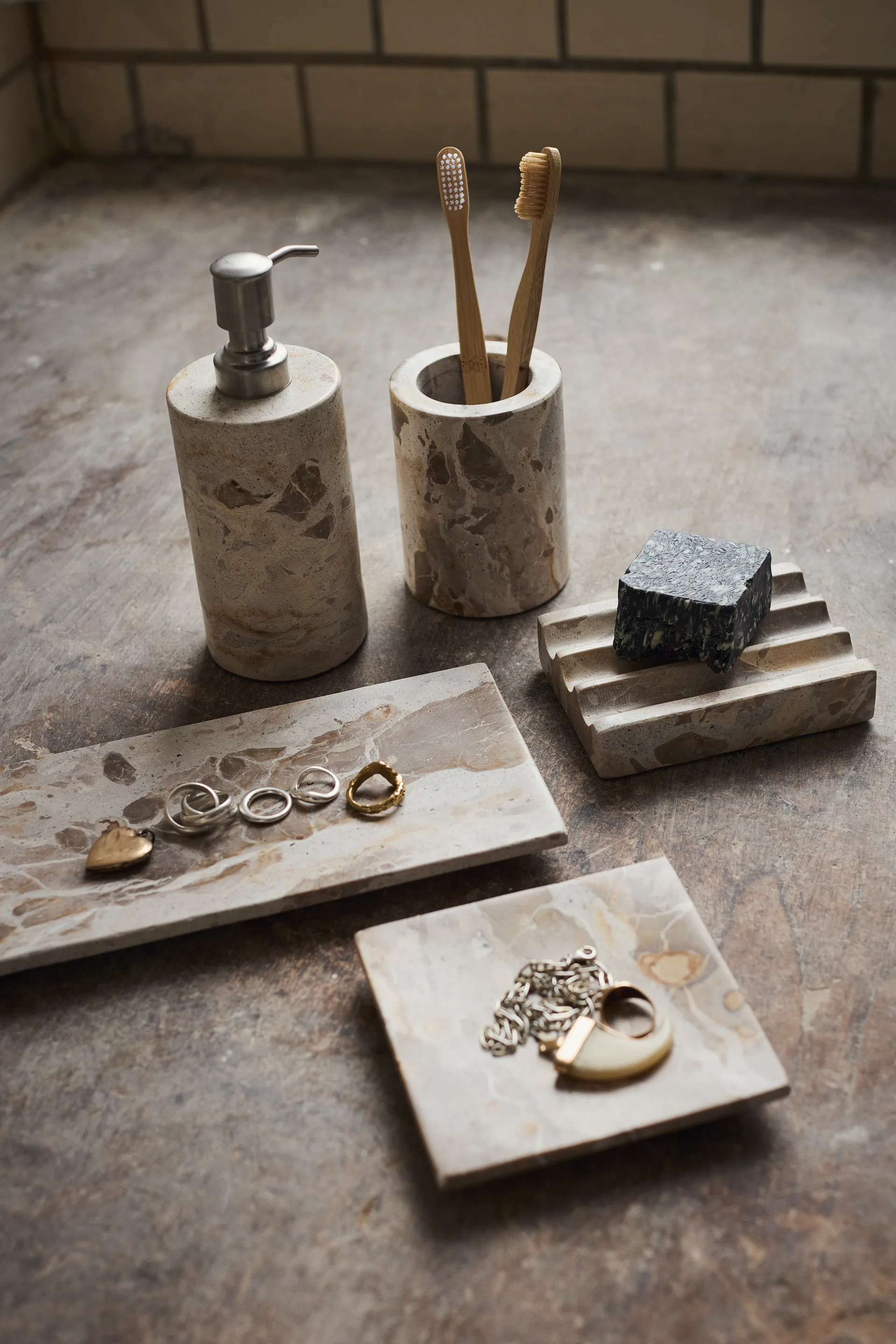 Valkoinen koristealusta, Simpukan kuori, 12×12 cm MUUBS