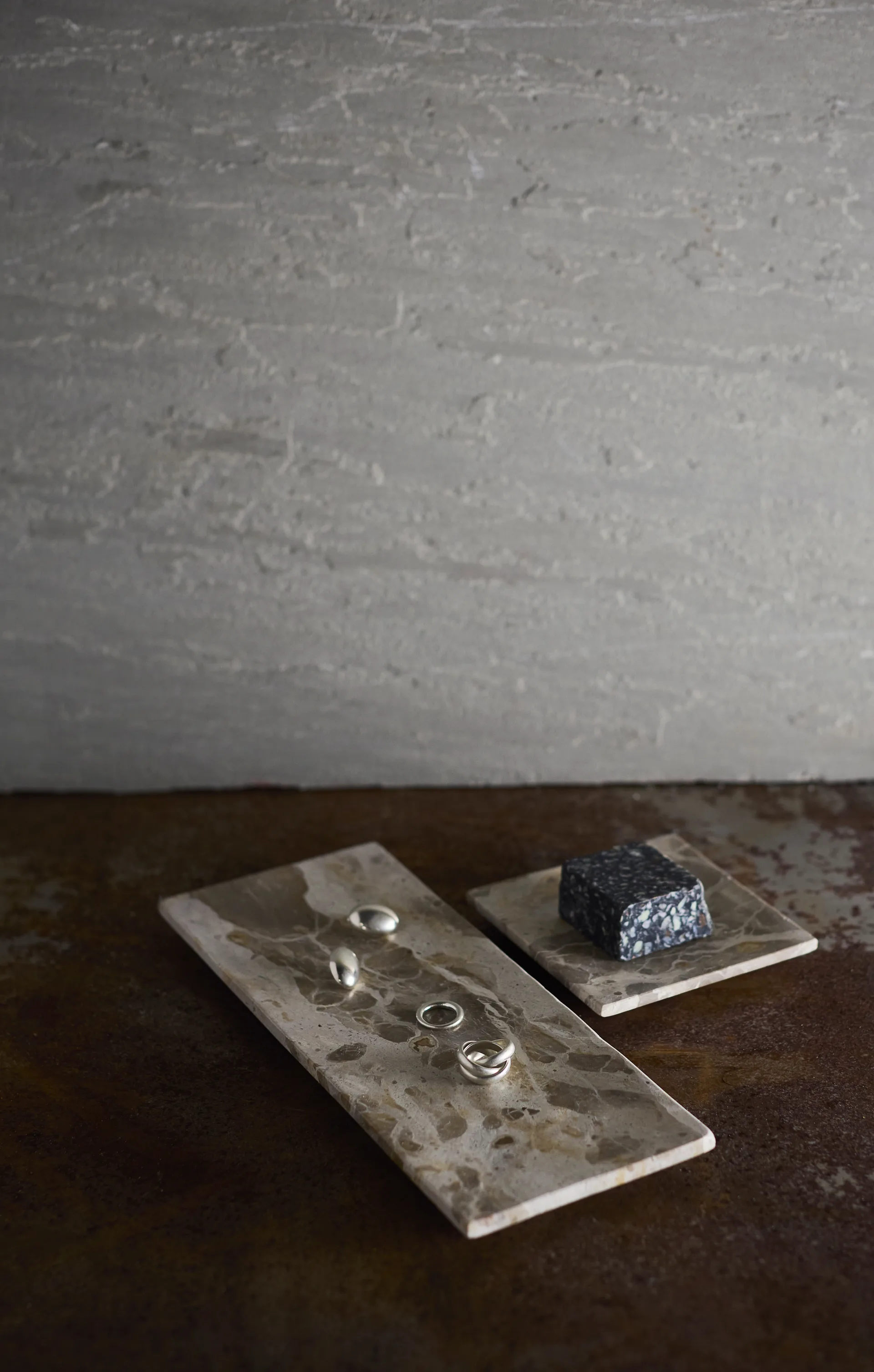 Valkoinen koristealusta, Simpukan kuori, 12×12 cm MUUBS