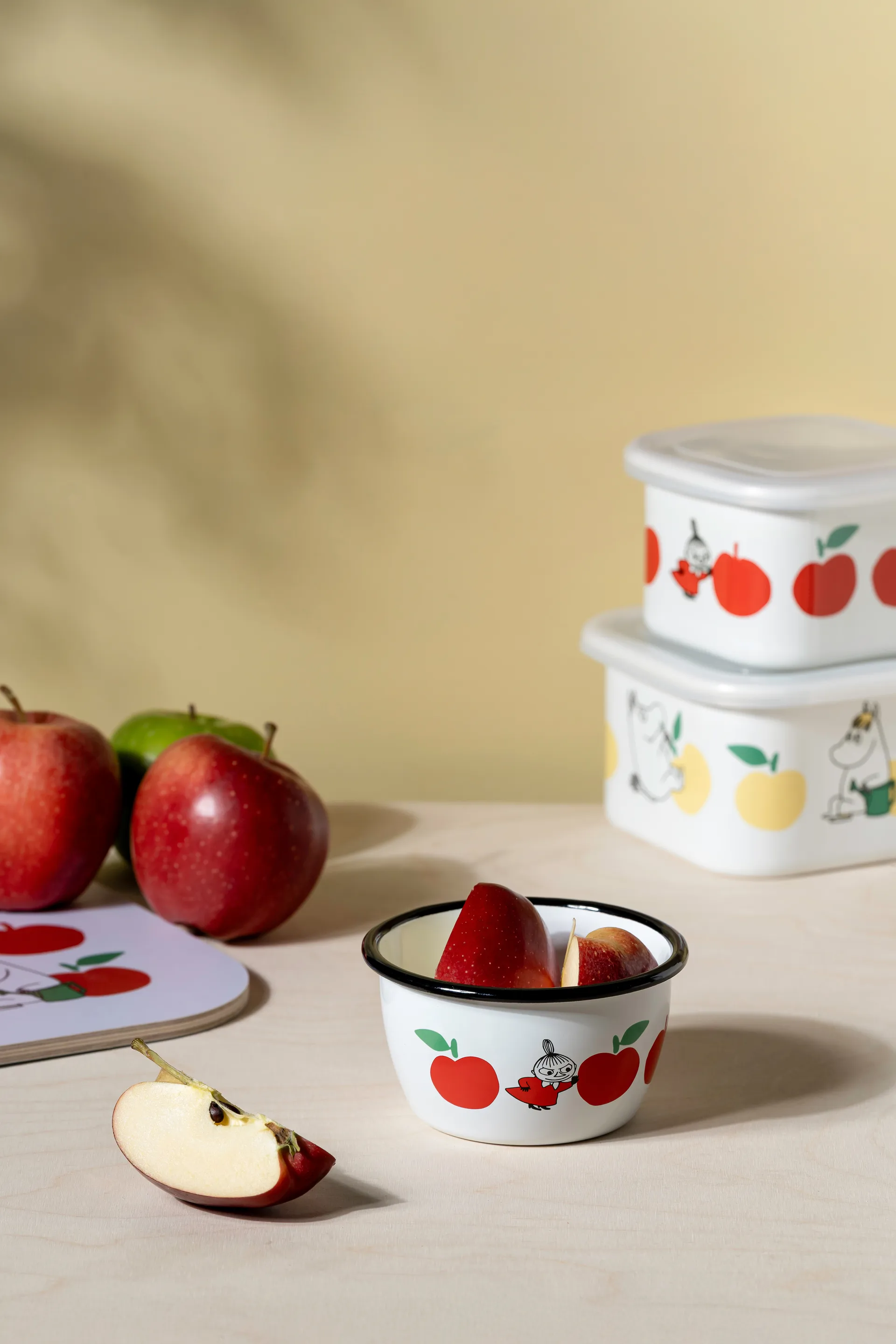 Mumin emalikulho 30 cl, Joyfull Apples-punainen Muurla