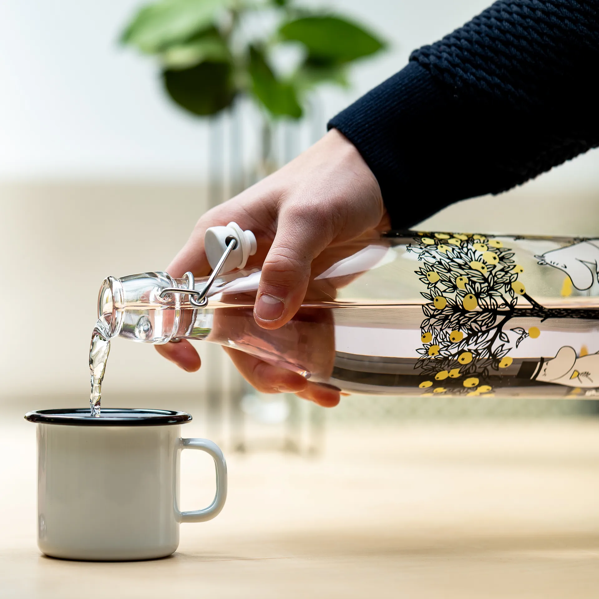 Muumi lasipullo 1 L, Apples Muurla