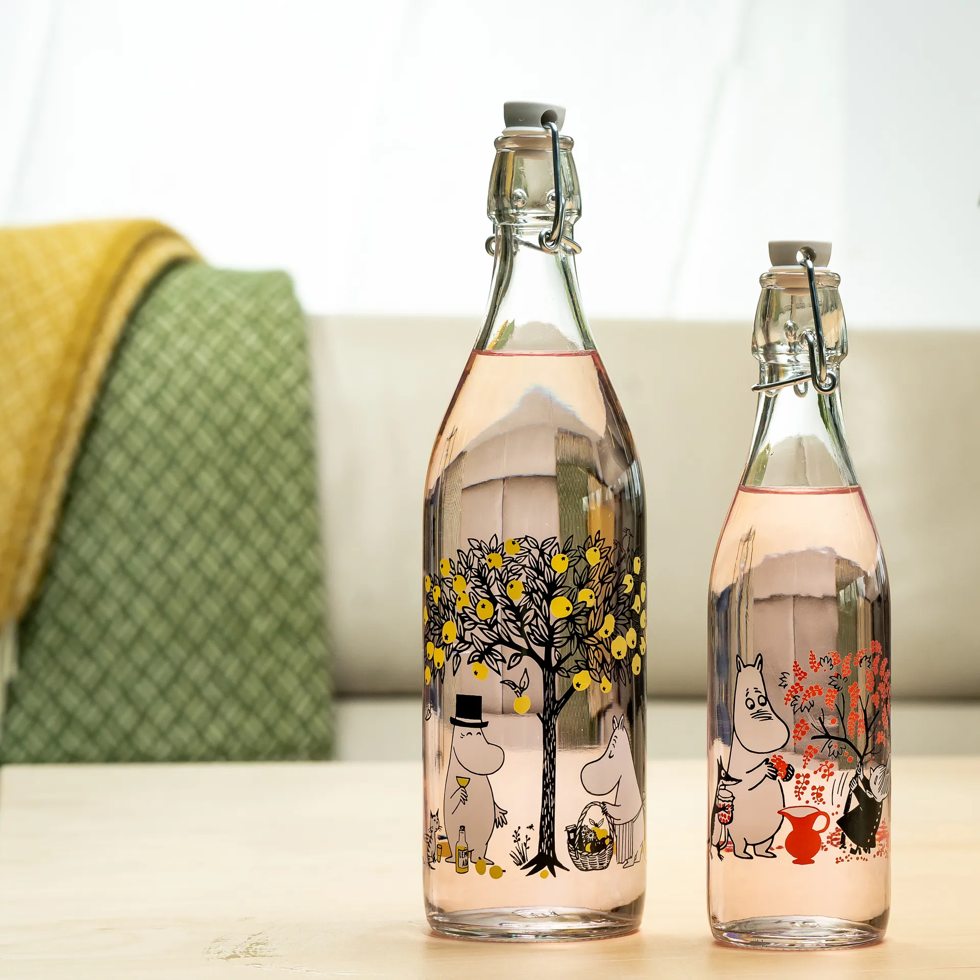 Muumi lasipullo 1 L, Apples Muurla