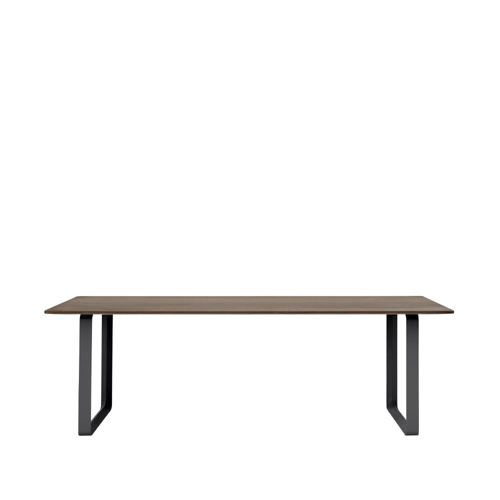 Muuto 70/70 ruokapöytä 225 x 90 cm Solid oak-Black | Skandinaavinen Sisustus | Ruokapöydät | Beige