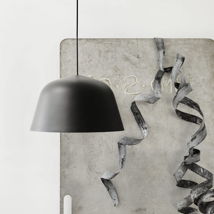 Ambit kattovalaisin Ø25 cm, musta Muuto