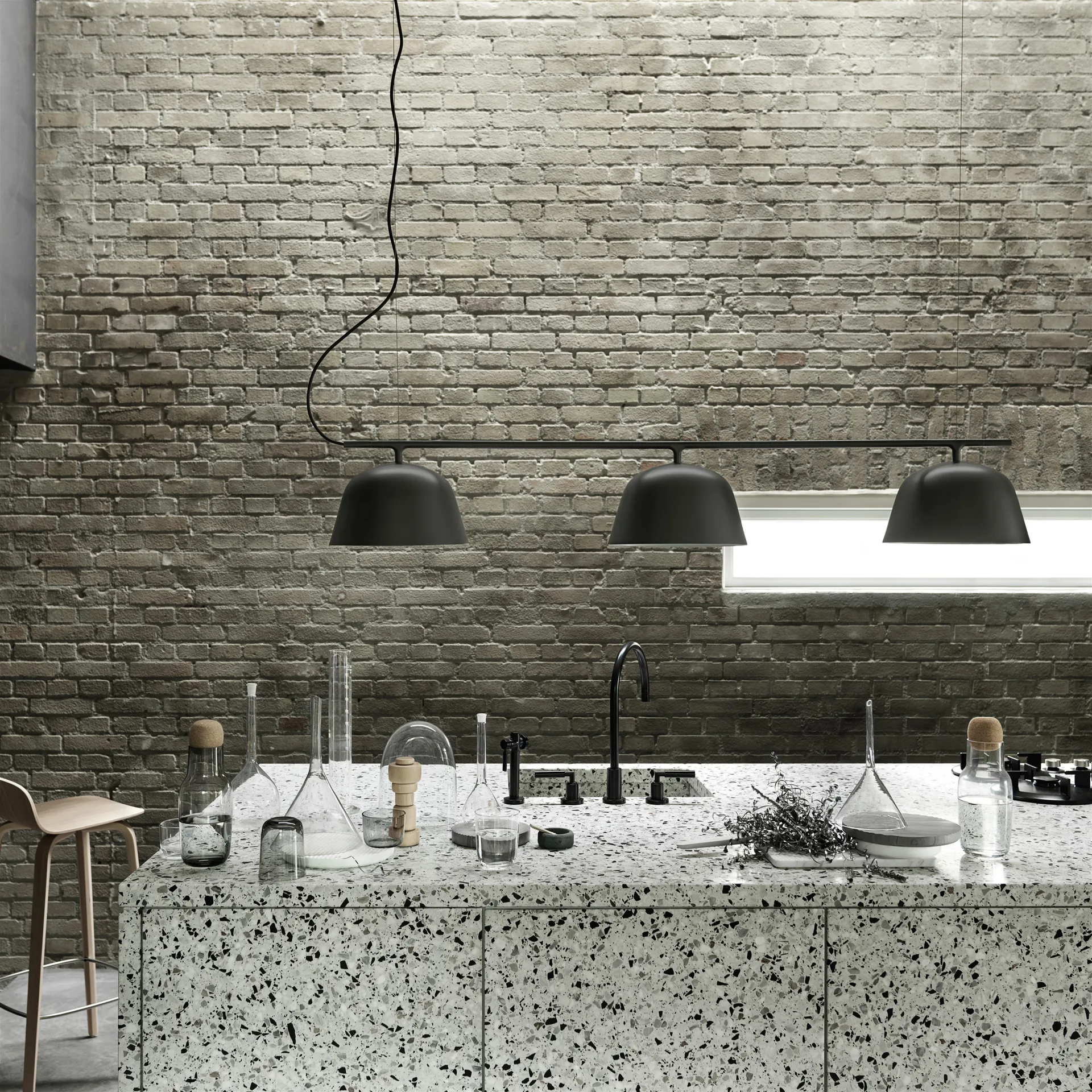 Ambit Rail -kattolamppu, musta Muuto