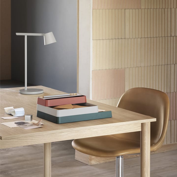 Arrange Desktop -tarjotin 12x25 cm, Copper brown Muuto