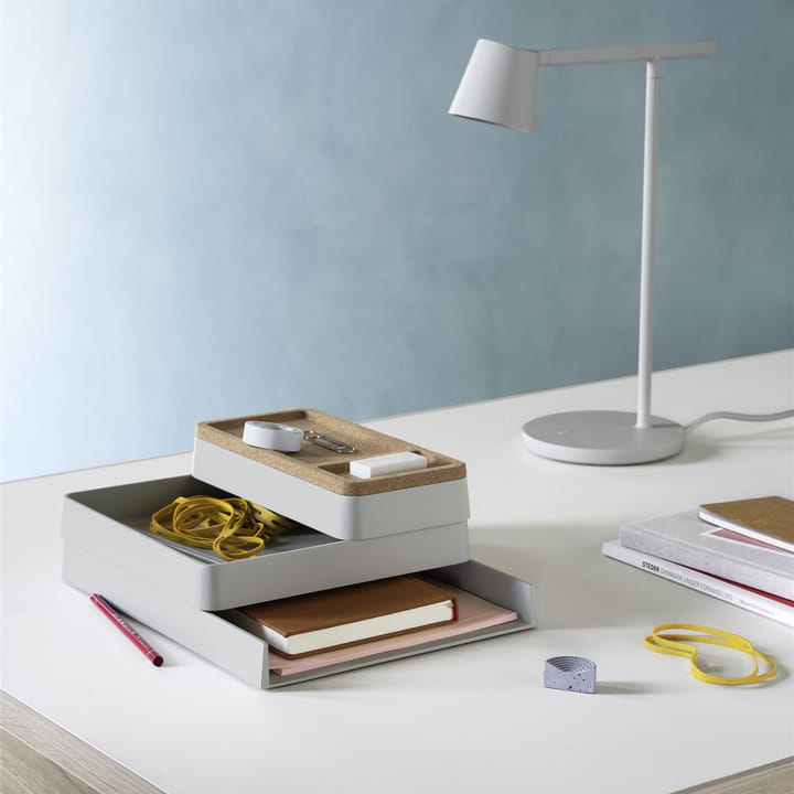 Arrange Desktop -tarjotin 25x32 cm, Grey Muuto