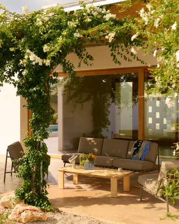 Assemble sohvapöytä - Tiikki, 135×55 cm - Muuto