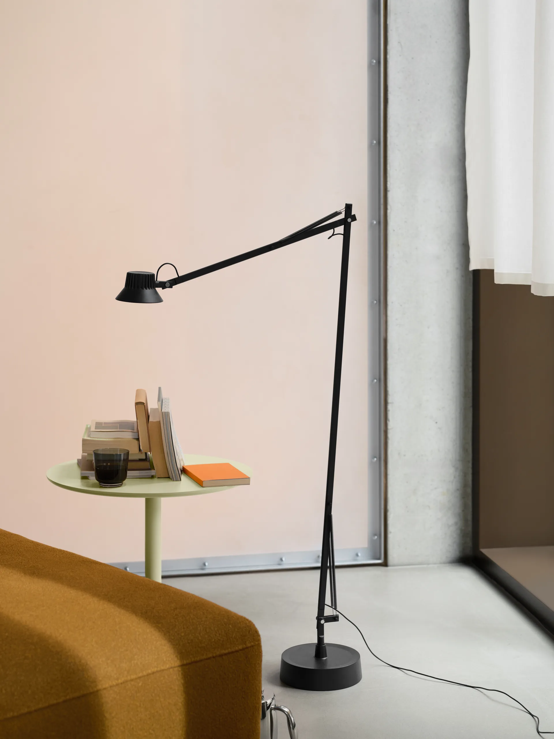 Dedicate lattiavalaisin, Musta, 112 cm Muuto