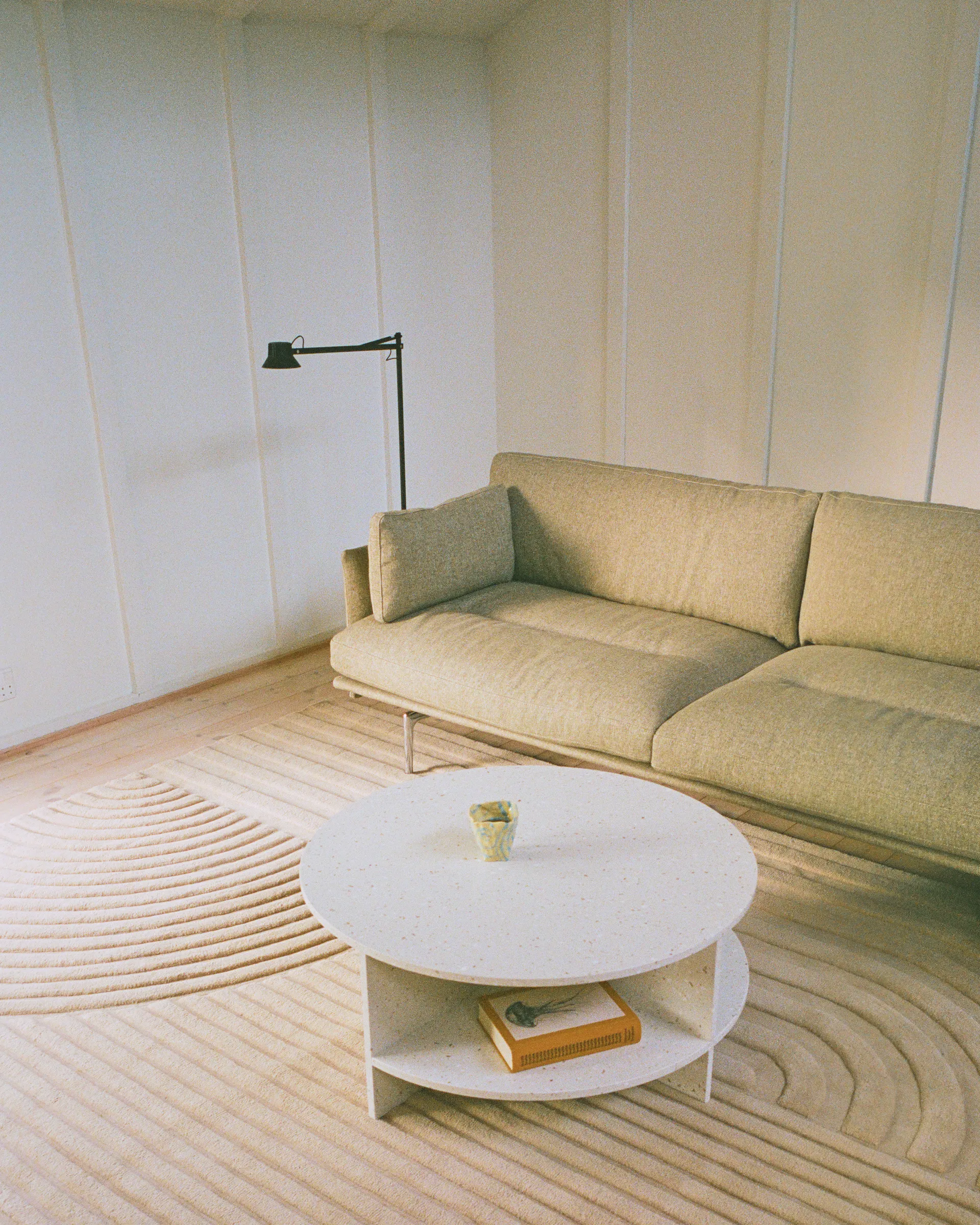 Dedicate lattiavalaisin, Musta, 112 cm Muuto