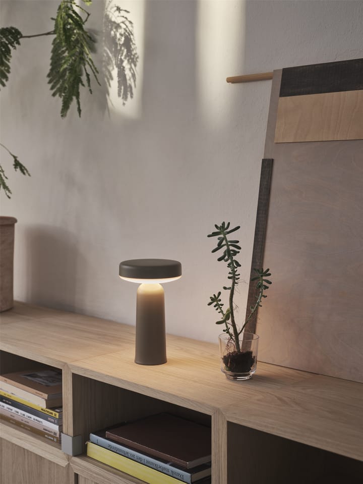 Ease kannettava pöytävalaisin 21,5 cm, Taupe Muuto