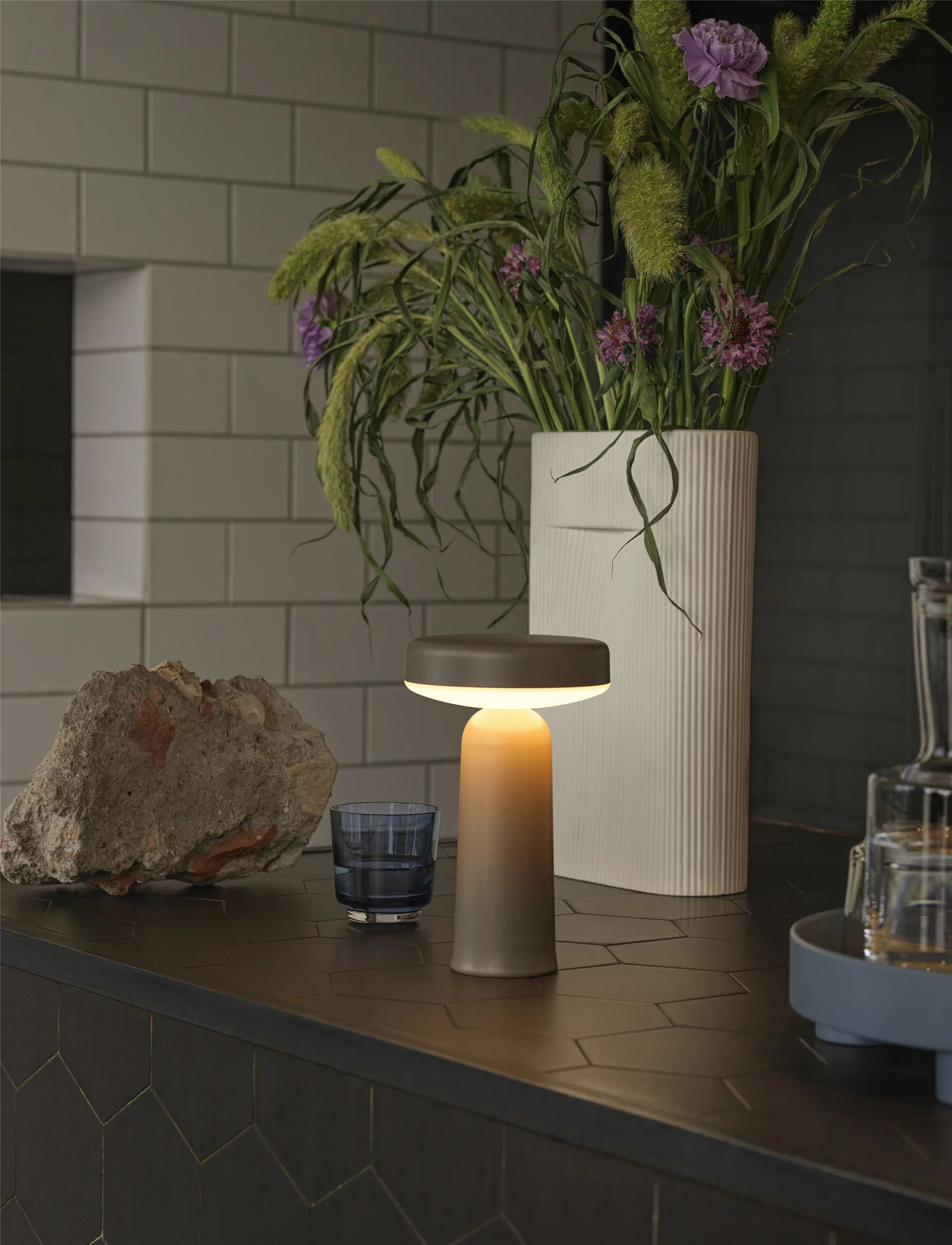 Ease kannettava pöytävalaisin 21,5 cm, Taupe Muuto