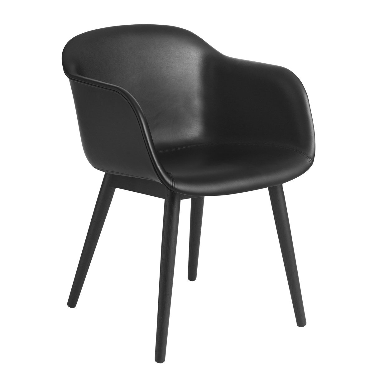 Muuto Fiber Chair tuoli käsinojilla ja puujaloilla Black leather-black