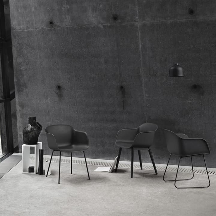 Fiber chair tuoli käsinojilla, musta Muuto
