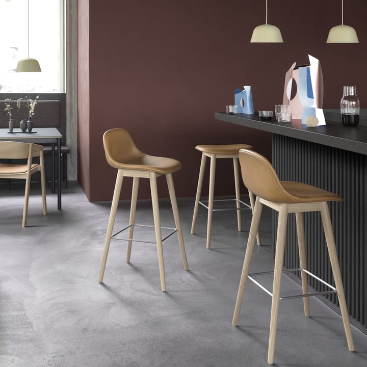 Fiber counter stool 65 cm - Nahka cognac, tammijalat - Muuto