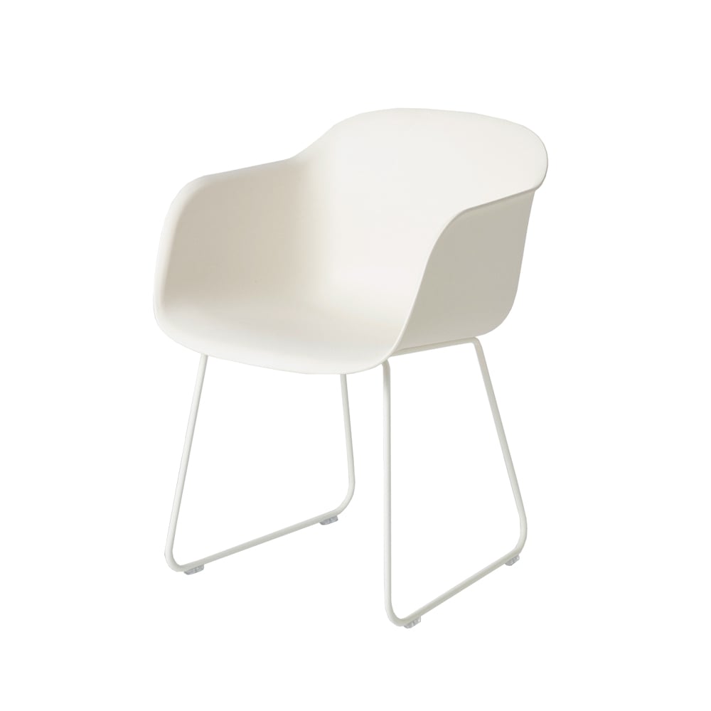Muuto Fiber käsinojallinen tuoli sled base Natural white valkoiset jalat