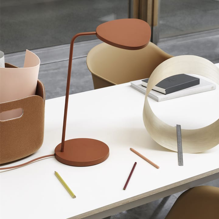 Leaf pöytälamppu valkoinen, Copper brown Muuto