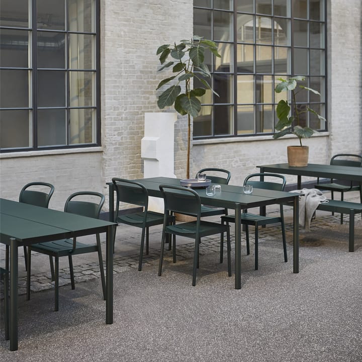 Linear steel armchair -käsinojallinen tuoli, Dark green Muuto