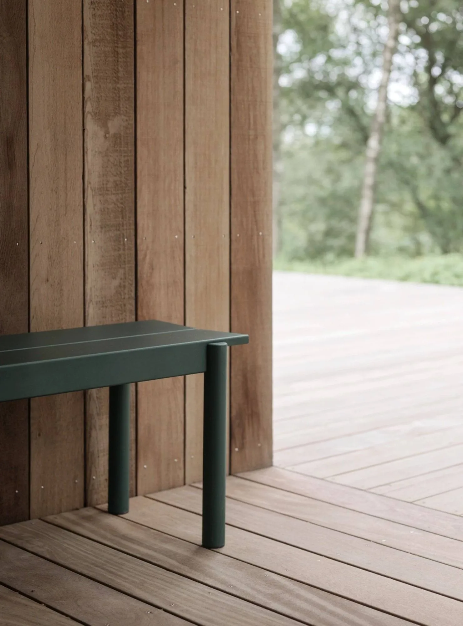 Linear steel bench -penkki 110 x 34 cm, Dark green Muuto