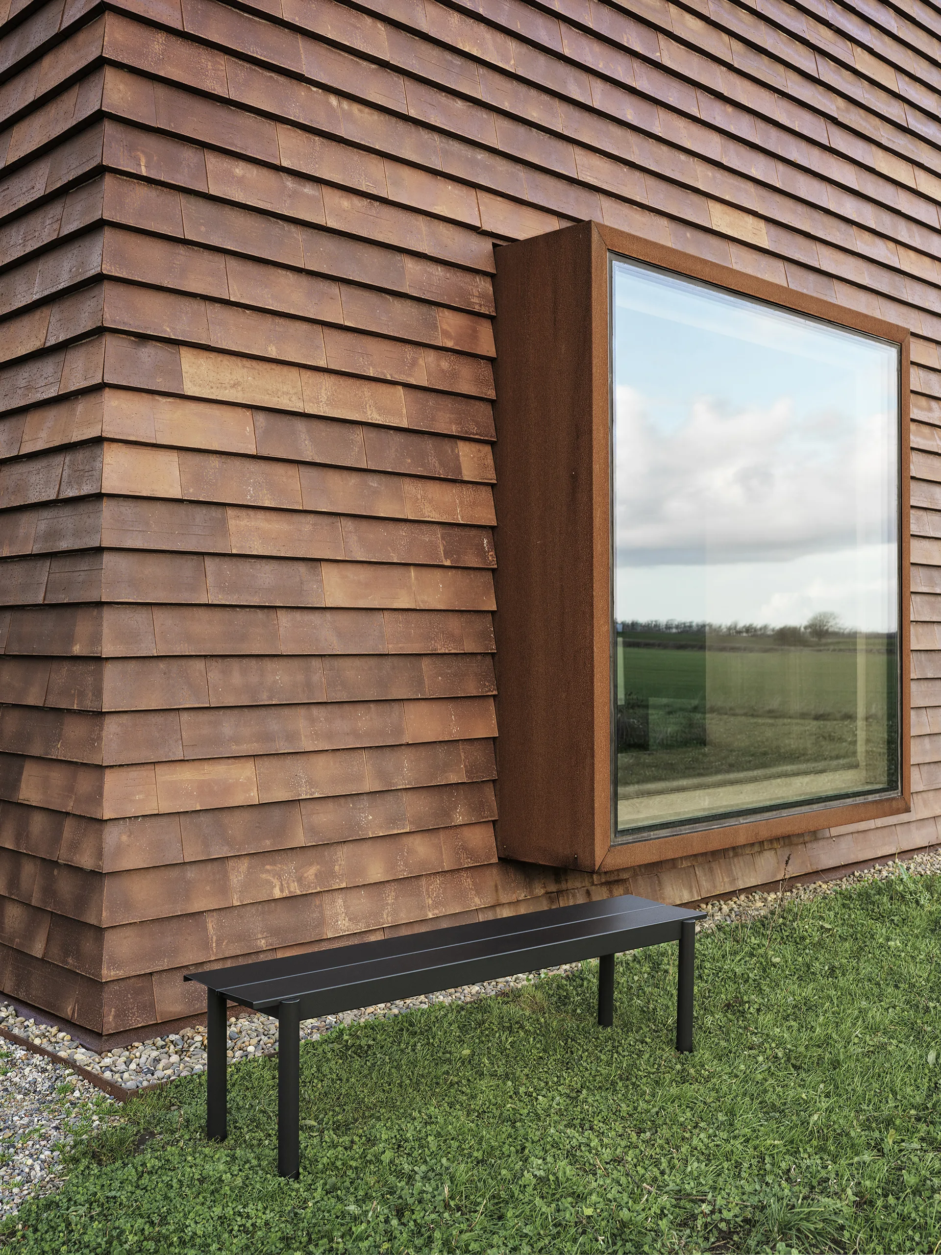 Linear steel bench -penkki 170 x 34 cm, Black Muuto