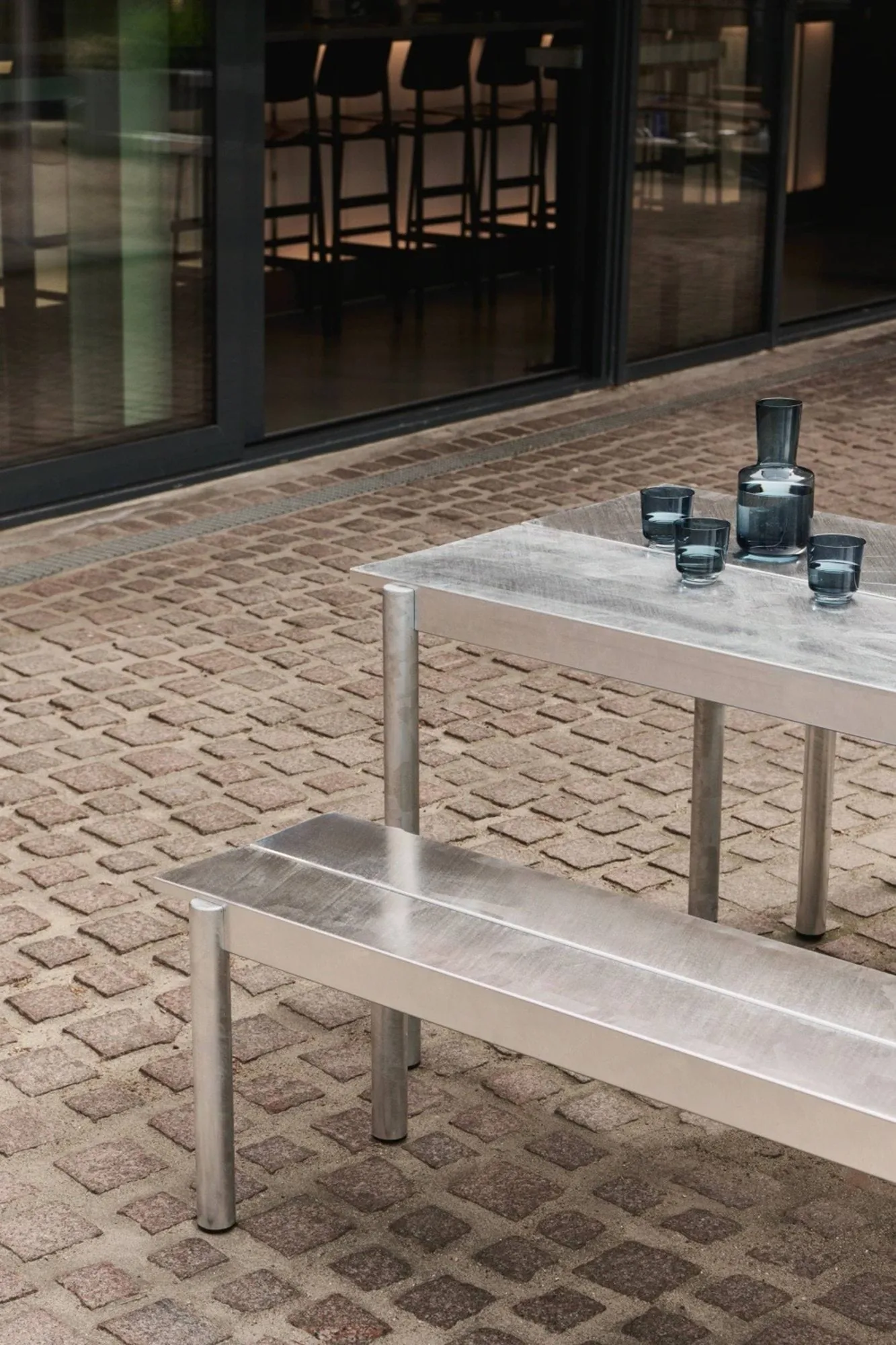 Linear steel bench -penkki 170 x 34 cm, Warm galvanized steel Muuto