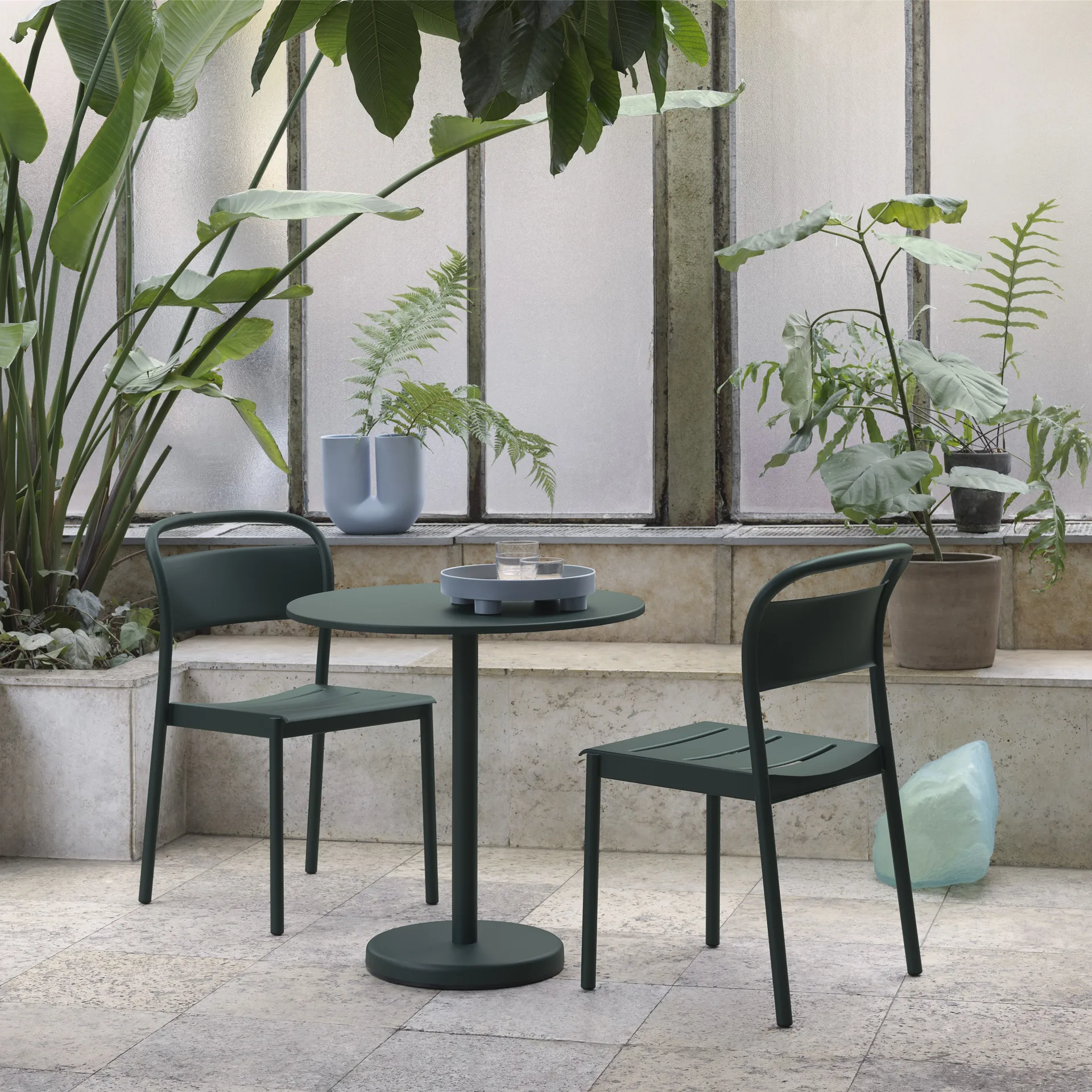Linear steel side chair -tuoli, Dark green Muuto