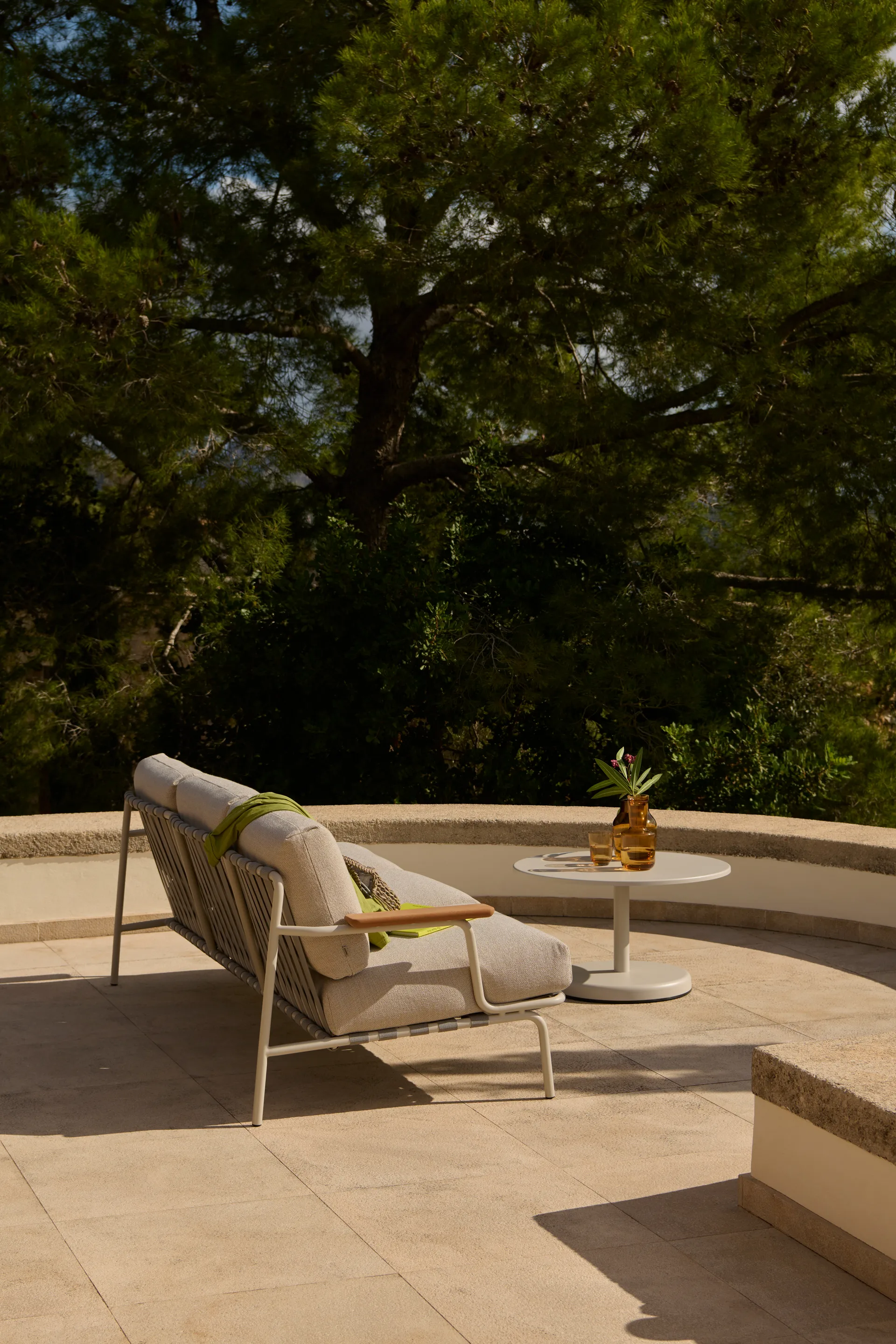 Linear Steel sohvapöytä, Harmaa, Ø70×40 cm Muuto