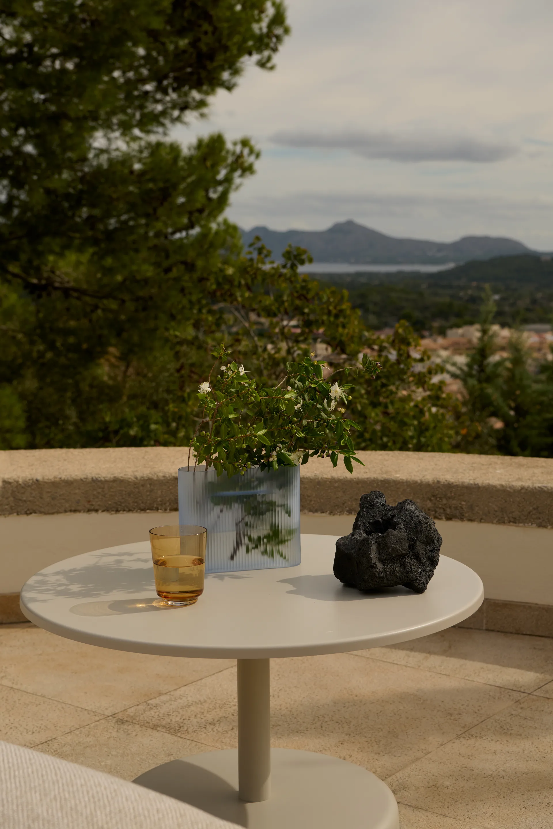 Linear Steel sohvapöytä, Harmaa, Ø70×40 cm Muuto