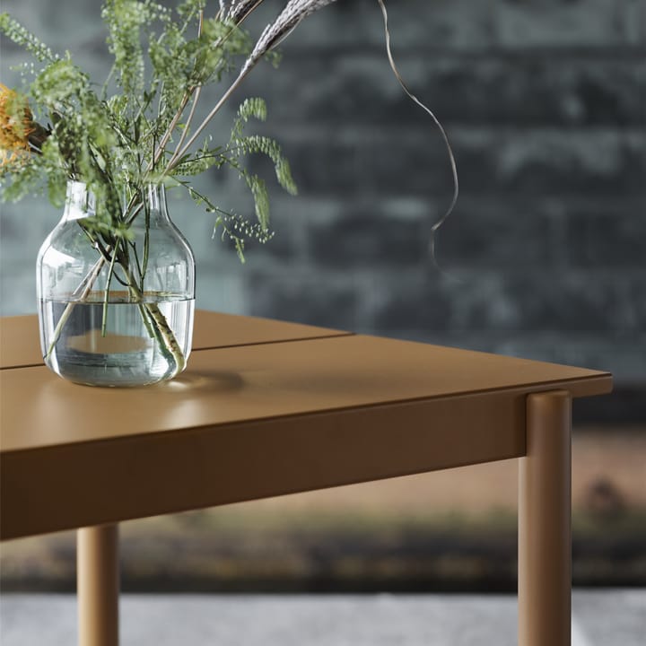 Linear steel table -pöytä 140 x 75 cm, Burnt orange Muuto
