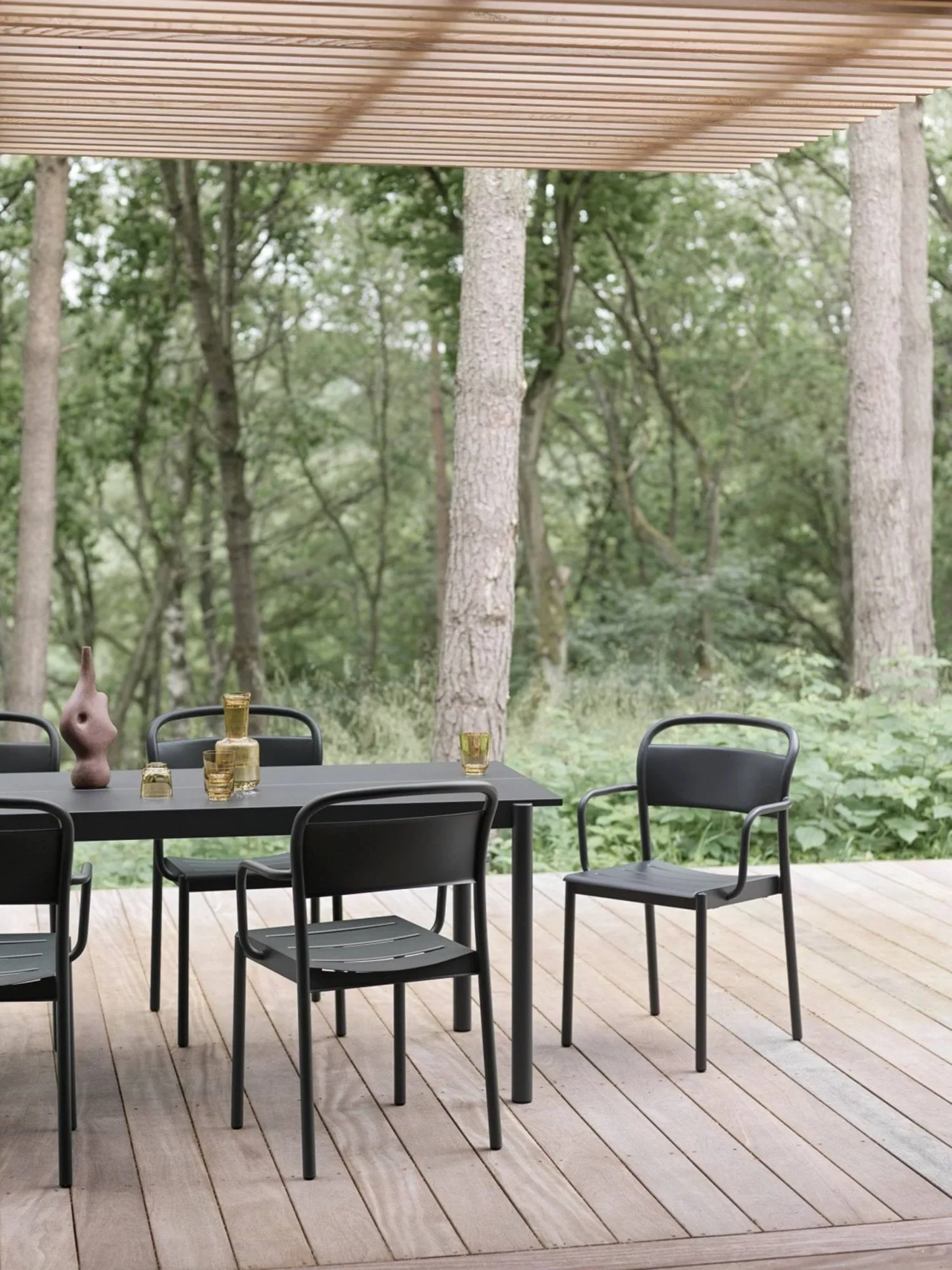 Linear steel table pöytä 220 x 90 cm, Black (RAL 7021) Muuto