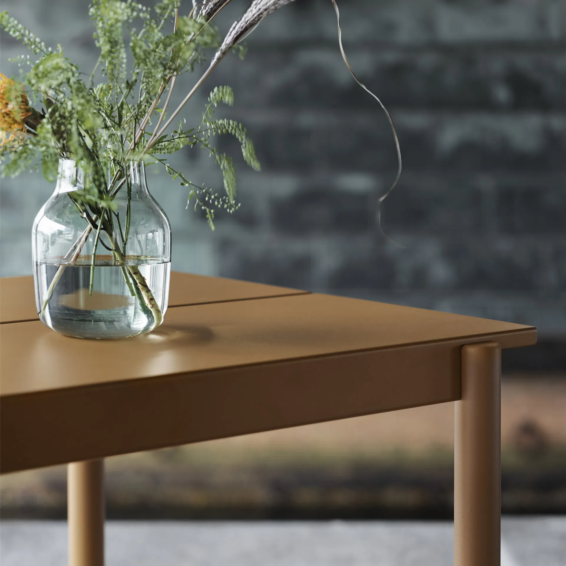 Linear steel table teräspöytä 200 cm, Burnt orange Muuto
