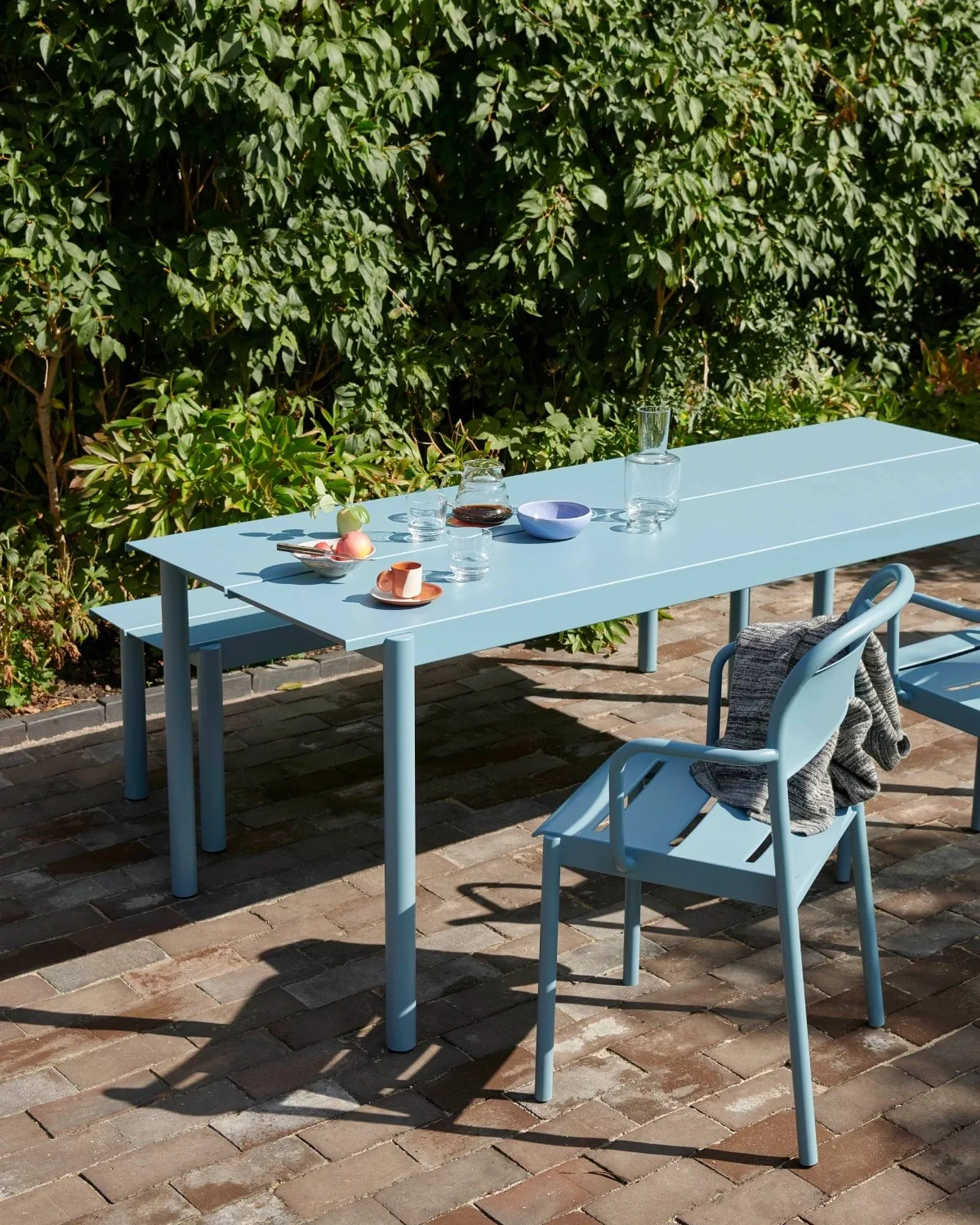 Linear steel table teräspöytä 200 cm, Pale blue Muuto