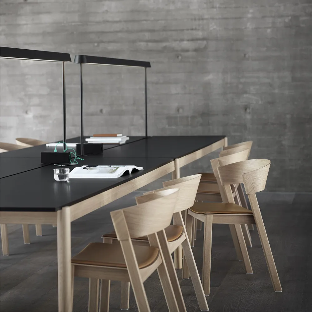 Linear System -pöytä 142x240 cm, White laminate-White ABS-Oak Muuto