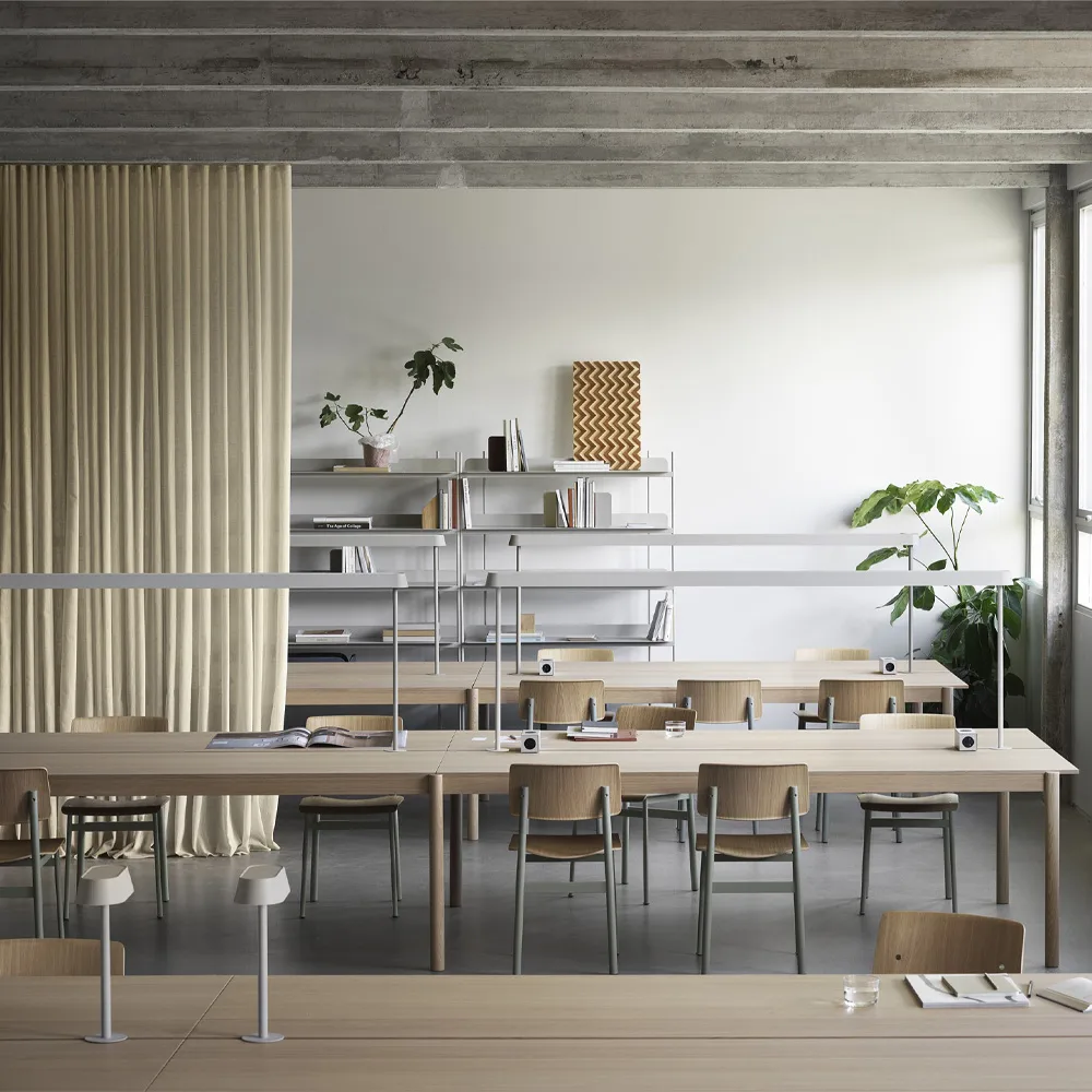 Linear System -pöytä 142x240 cm, White laminate-White ABS-Oak Muuto