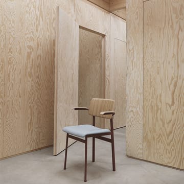 Loft käsinojallinen nojatuoli - Oak-Dusty green - Muuto