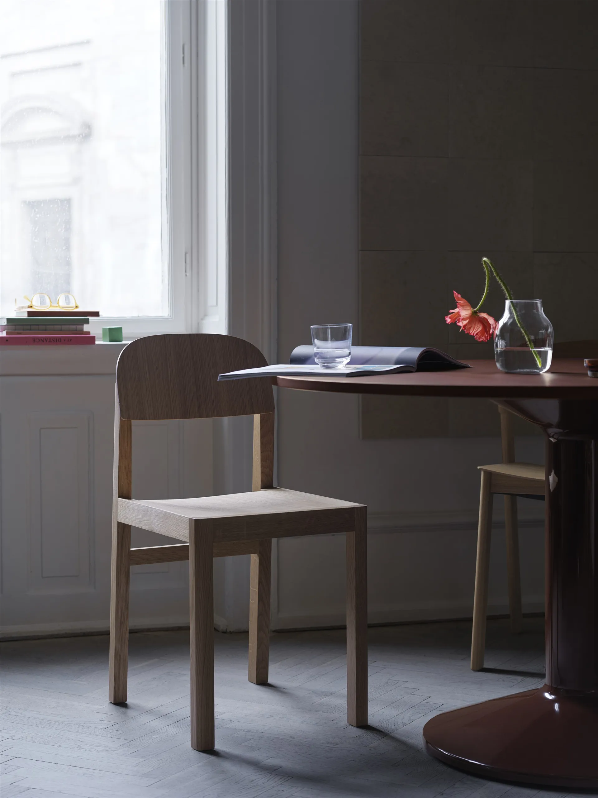 Midst pilaripöytä Ø 120 cm, Dark Red Linoleum-Dark Red Muuto