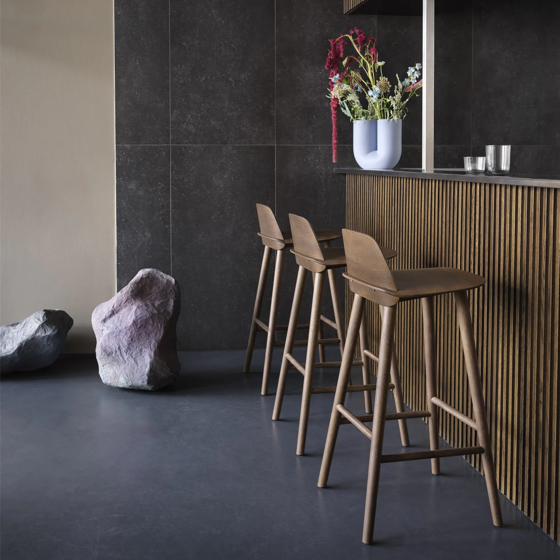 Nerd baarijakkara, 65 cm, Stained dark brown Muuto