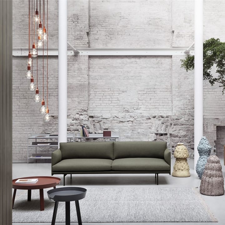 Outline 3:n istuttava nahkasohva, Refine musta-alumiinijalat Muuto