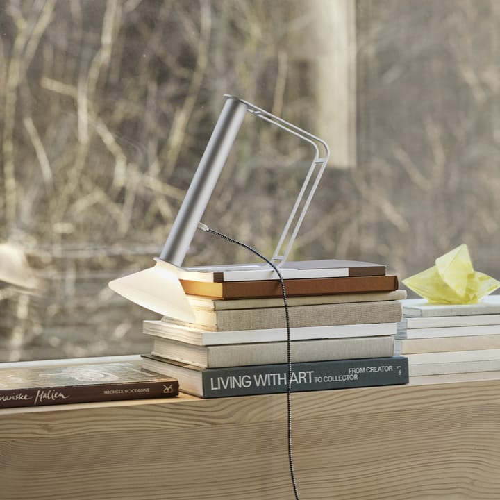Piton Portable -pöytävalaisin, Black Muuto