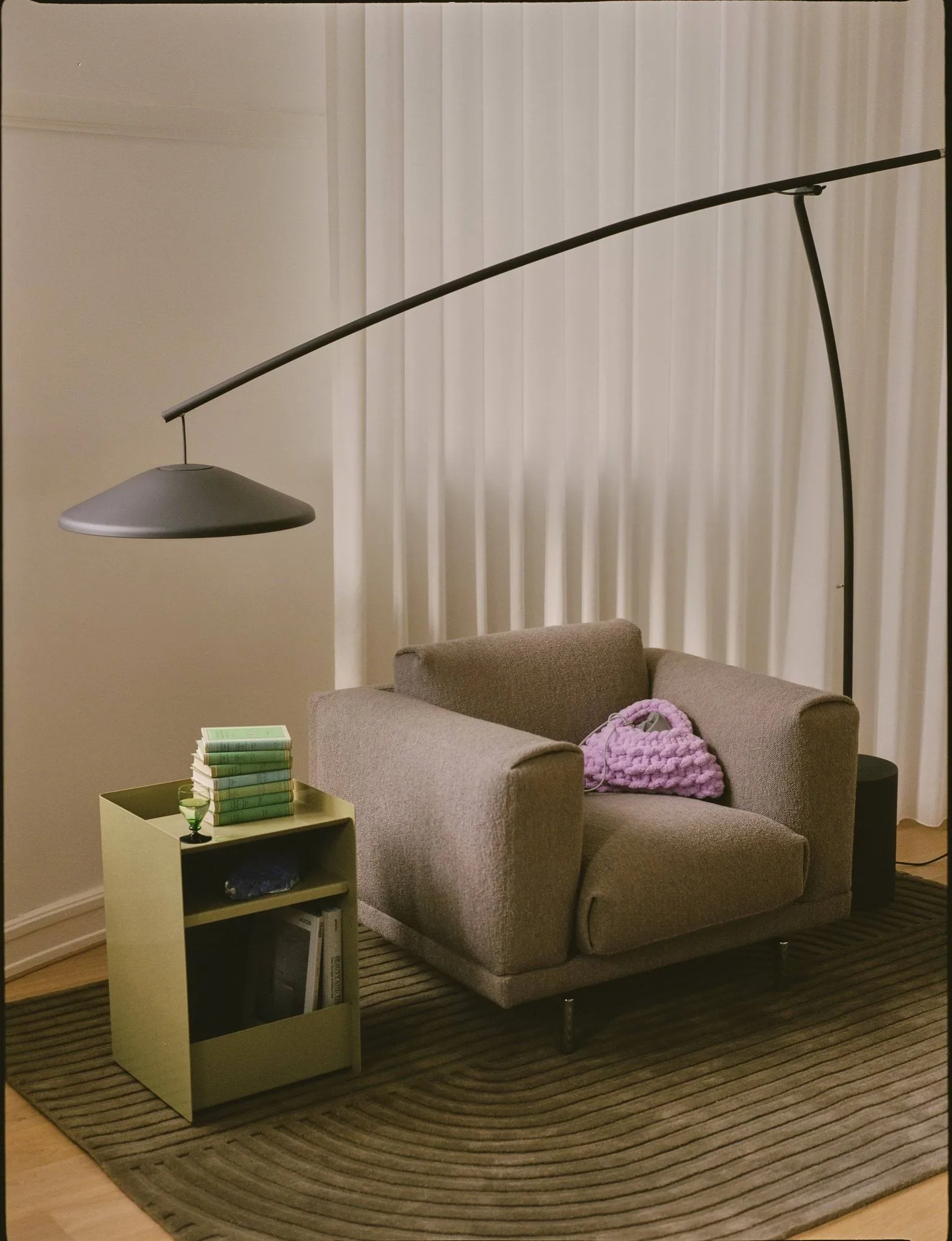 Rest Lounge Chair nojatuoli, Hearth 6-mustat jalat Muuto