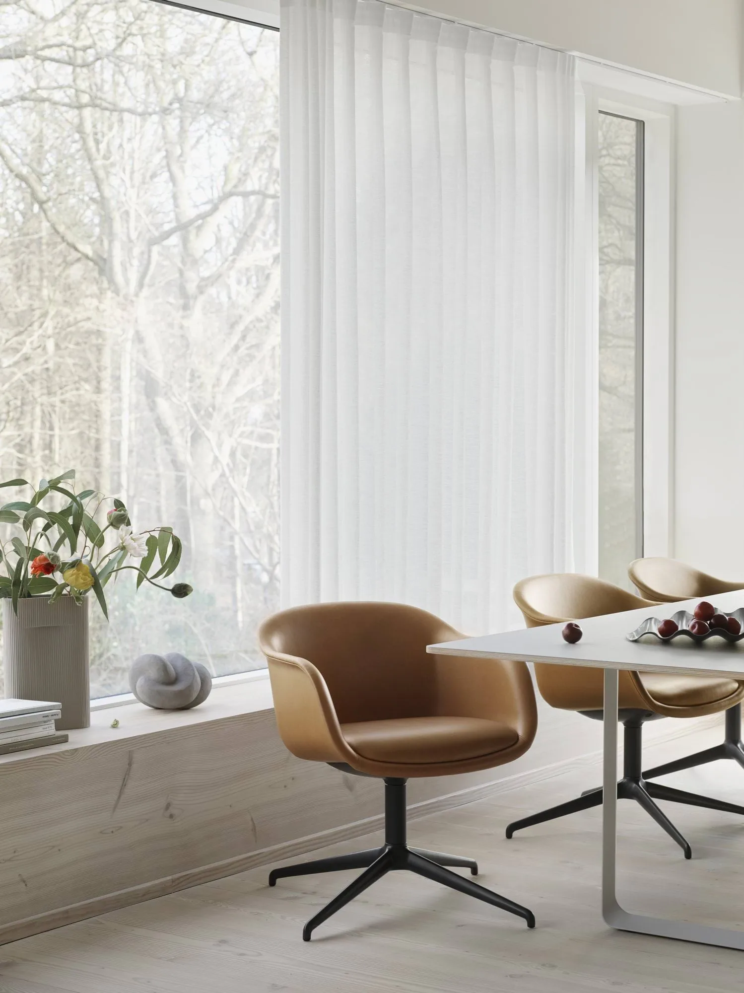 Ridge maljakko huurrettu lasi 48,5 cm, Vaaleanoranssi Muuto