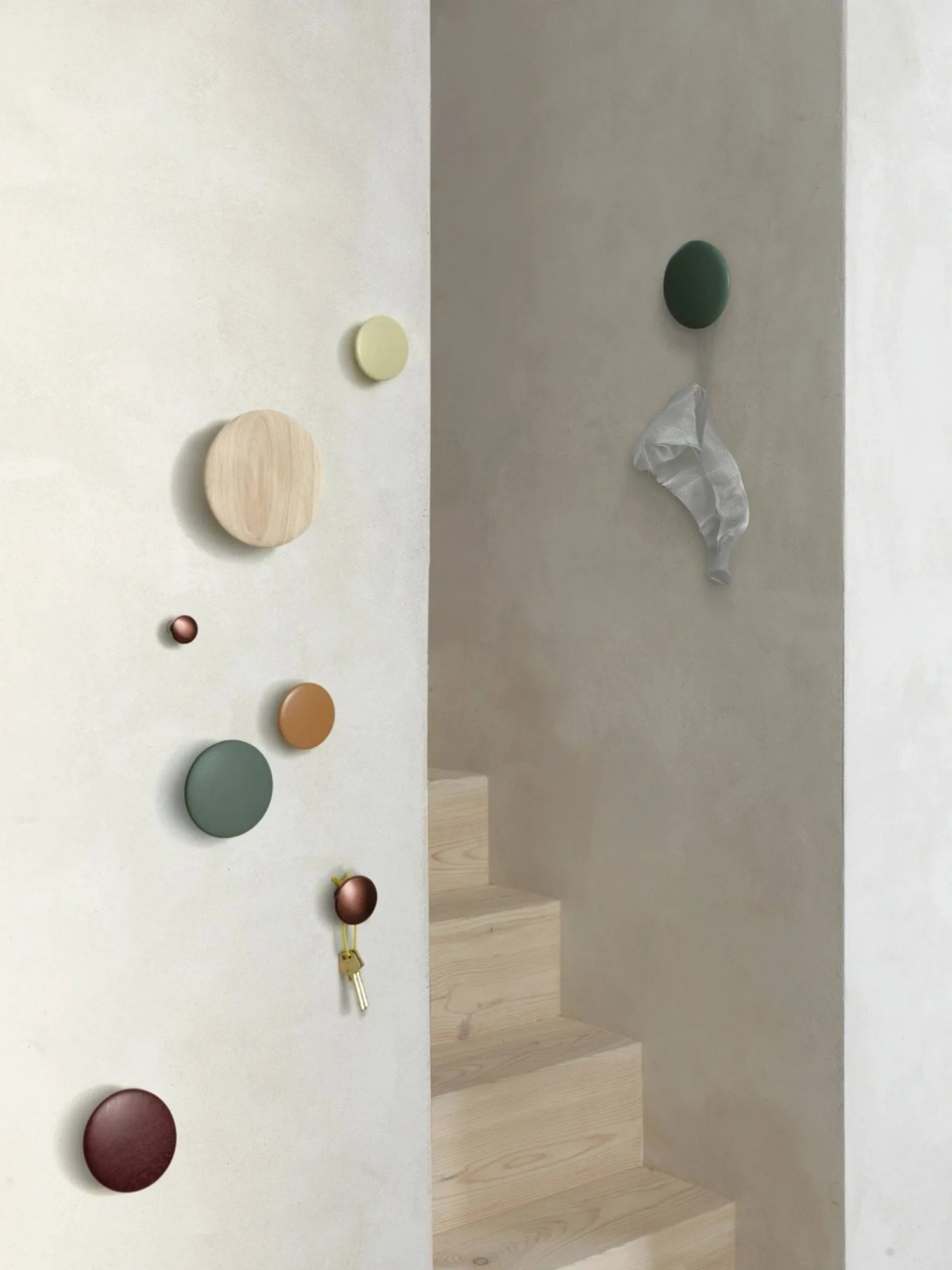 The Dots ripustin tammi, Ø13 cm Muuto