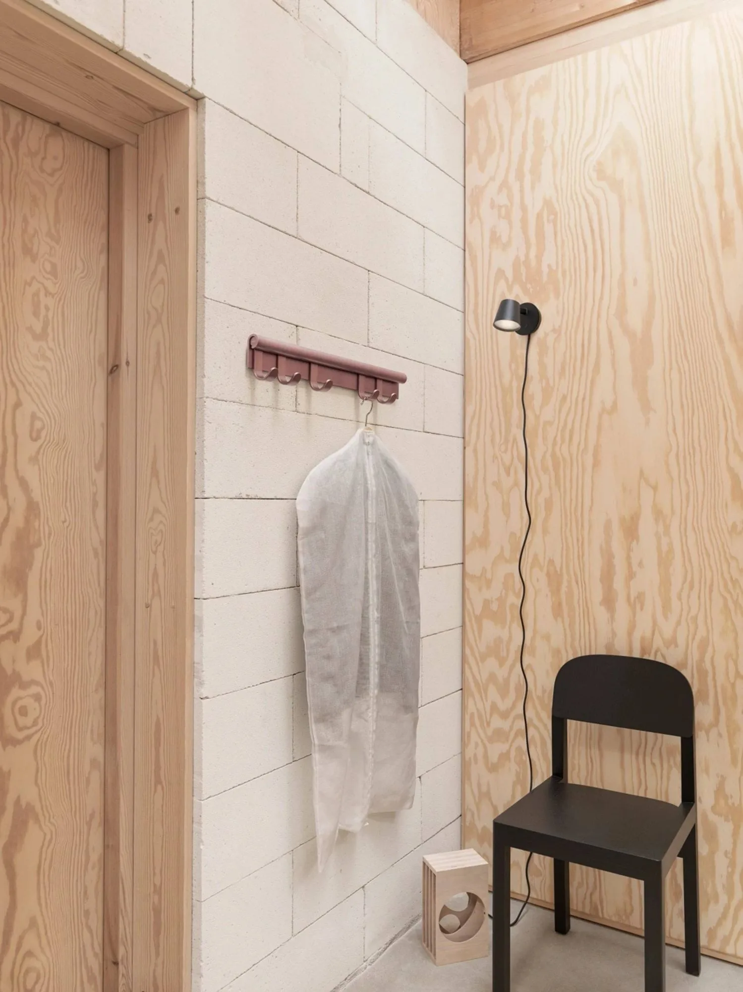 Tip seinävalaisin, Black Muuto