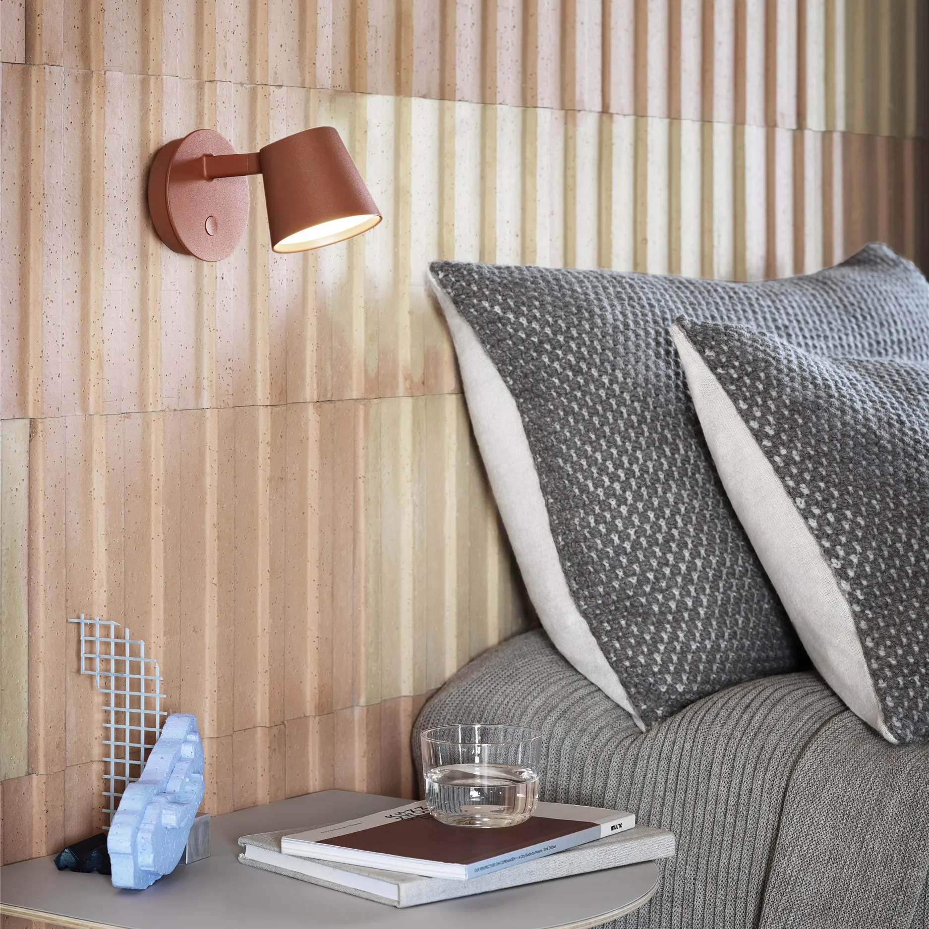 Tip seinävalaisin, Copper brown Muuto