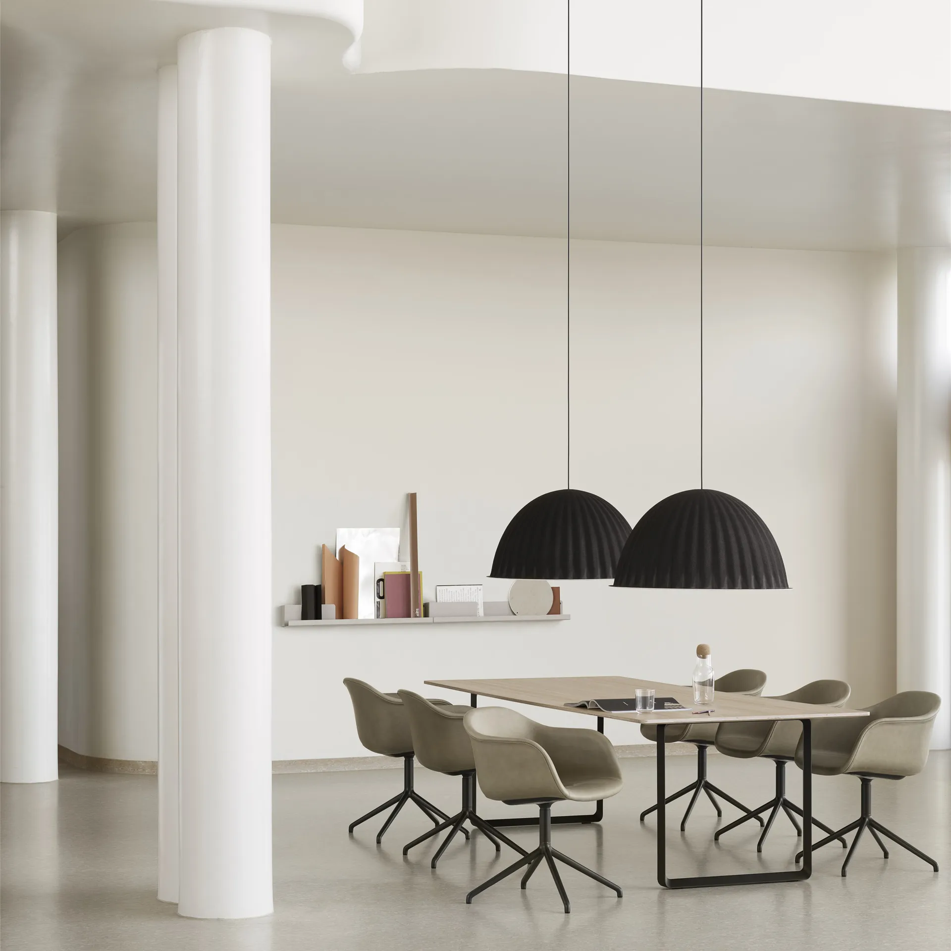 Under the bell kattolamppu, Ø 82 cm, musta Muuto