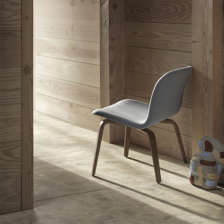 Visu loungenojatuoli verhoiltu tuoli, Twill weave 160-Black Muuto