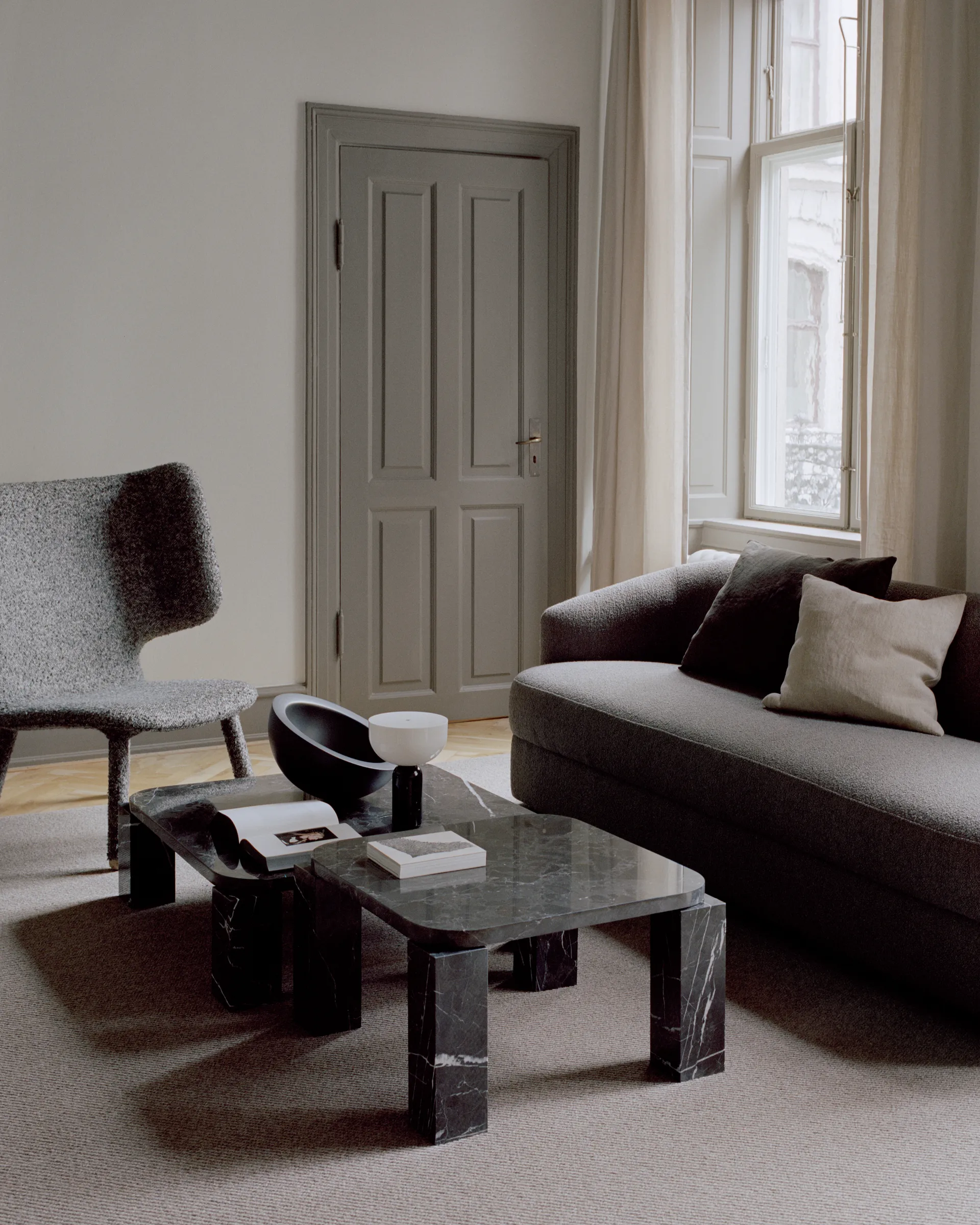 Atlas sohvapöytä 82x82 cm, Costa Black marble New Works