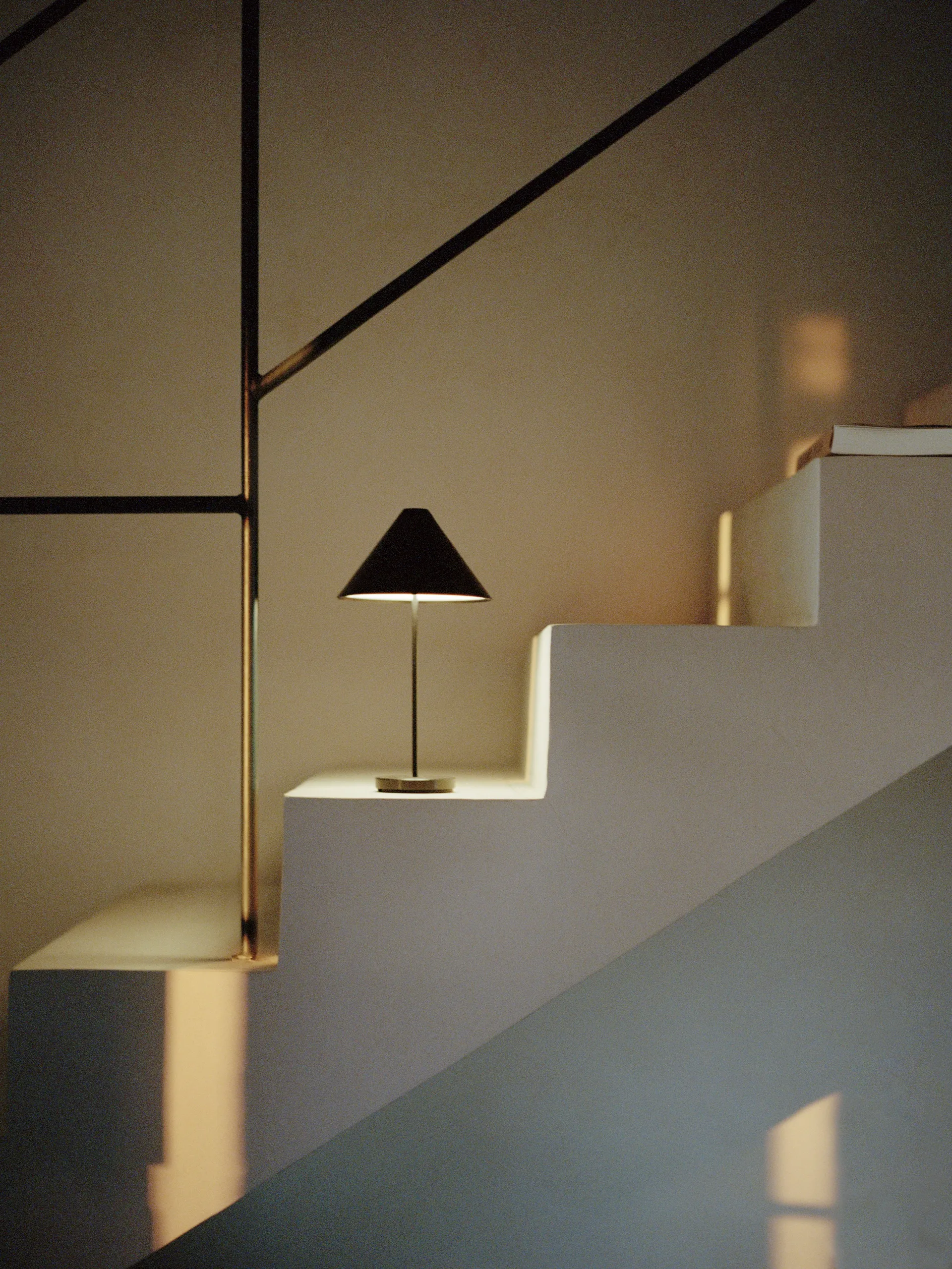 Brolly portable -pöytävalaisin, Steel black New Works